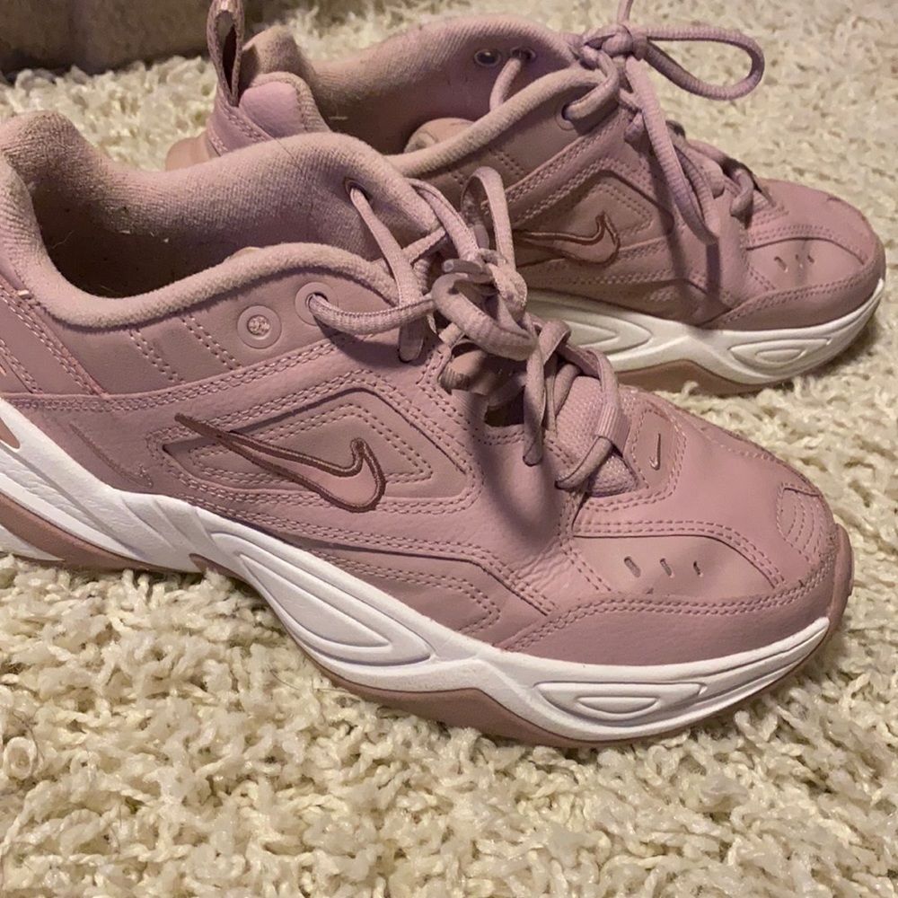 Women’s Nike sneakers